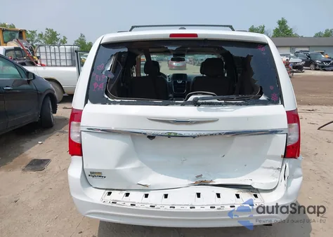 2016 Chrysler Town & Country Touring z USA, uszkodzony, nr VIN 2C4RC1BG6GR185637